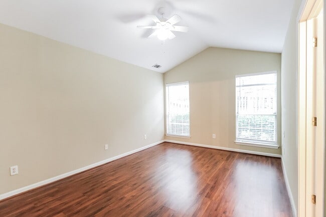 Building Photo - 3998 Oak Glenn Dr