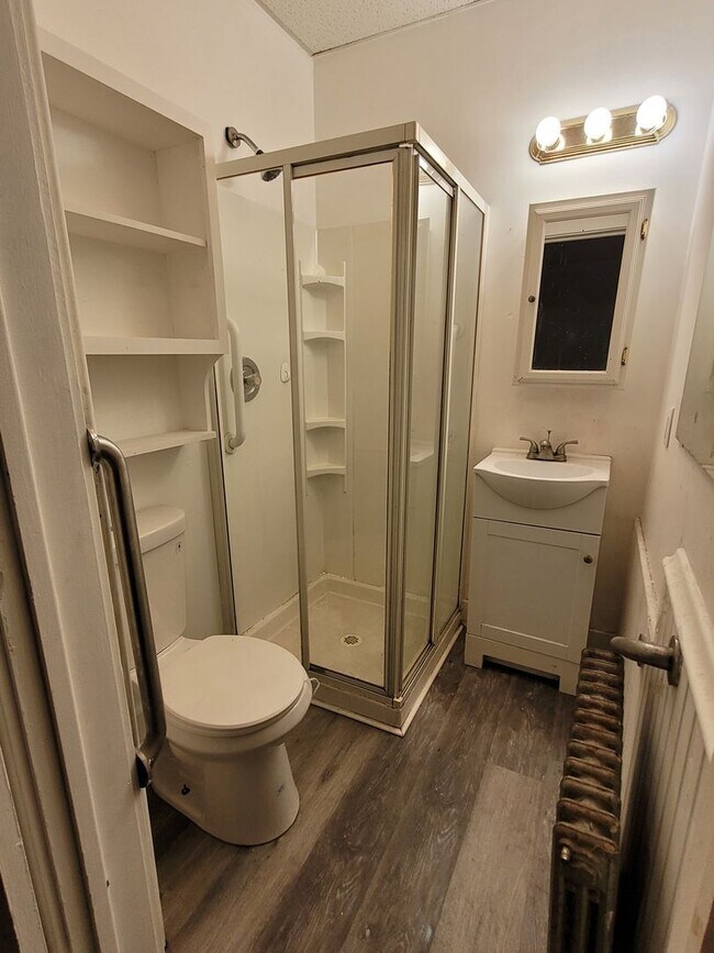 Building Photo - 40 N Chestnut St