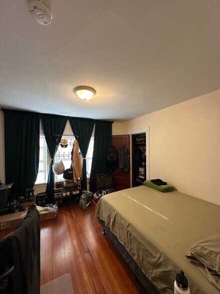 Building Photo - 33 Hobson St