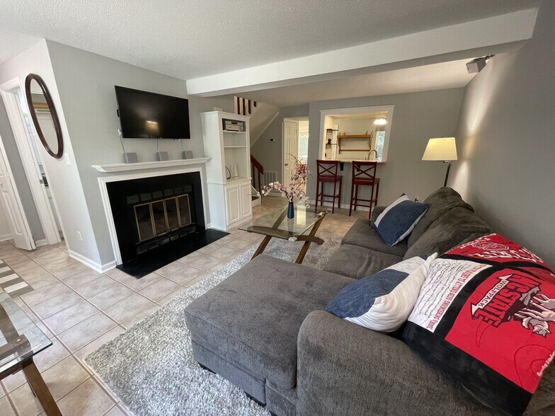 Living Room with working real-wood fireplace - 4204 Whistler Ct