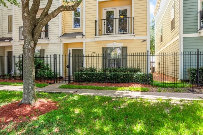 Building Photo - 1207 Nagle St