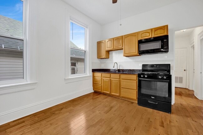 Building Photo - 2702 W 24th Pl
