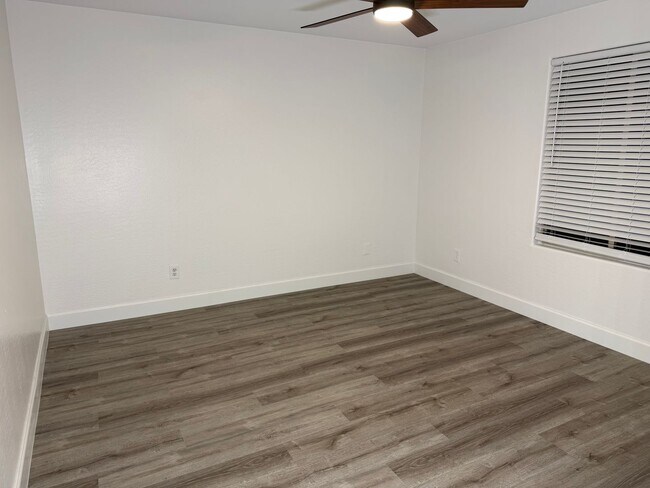 Building Photo - 42502 W Somerset Dr