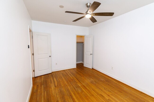 Building Photo - Conveniently Located 1 Bedroom Plus Den in Brookland