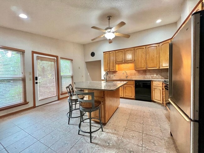 Building Photo - Fabulous house in Avondale on the East sid...