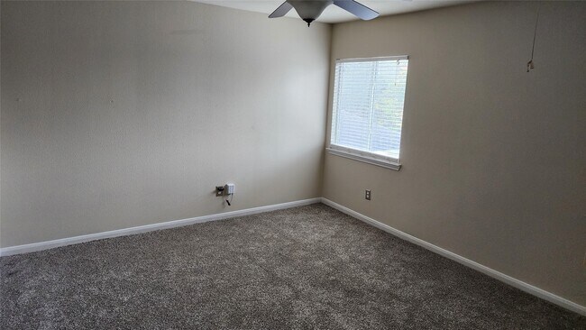 Building Photo - 3911 Falvel Cove Dr