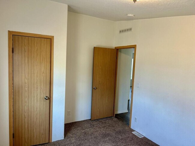 Building Photo - 3942 E 185 N