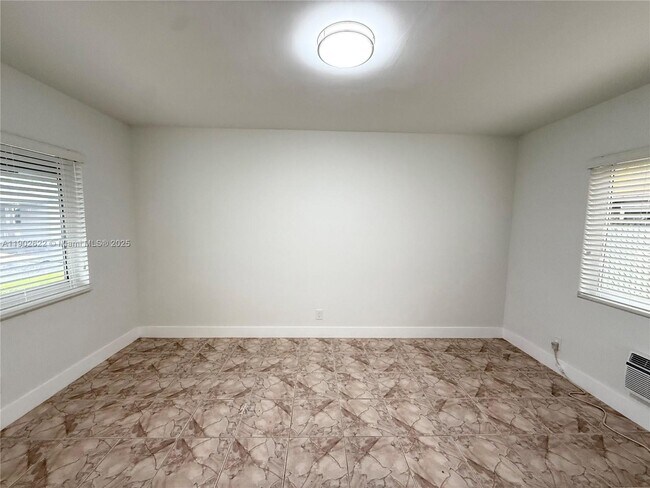 Building Photo - 2213 Madison St