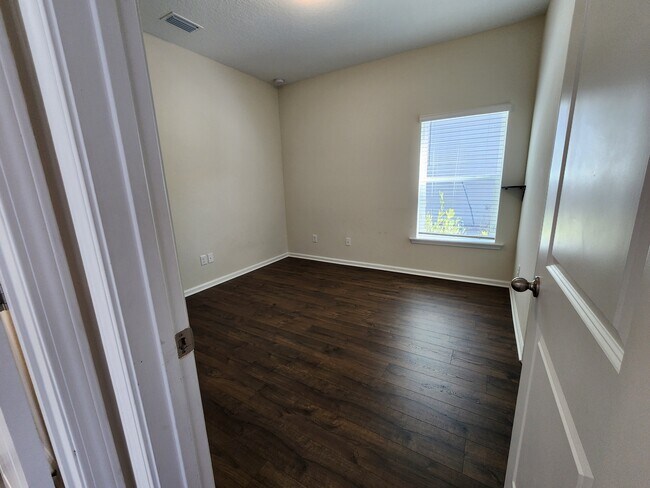 Building Photo - 285 Holly Forest Dr