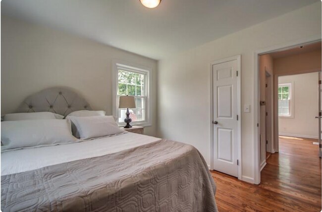 Building Photo - 2 bd/ 1bth w/ heated storage shed/studio, fenced yard