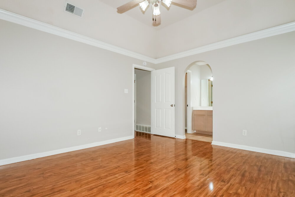 Building Photo - 1596 Far Dr