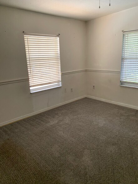 Building Photo - 1044 Henson Ct