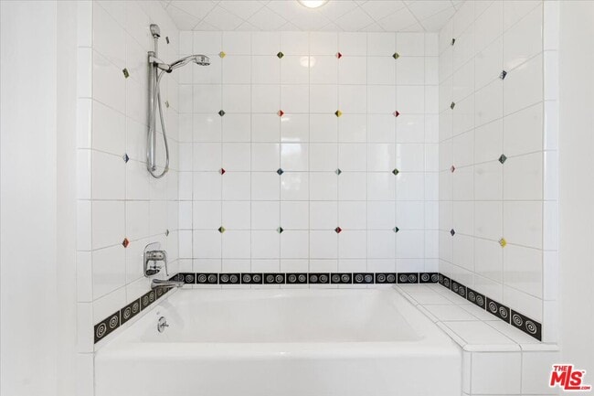 Building Photo - 211 S Valley St