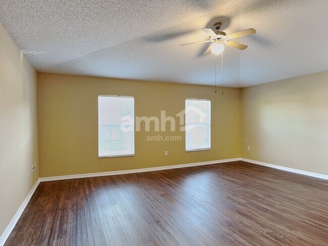 Building Photo - 16452 Corner Lake Dr