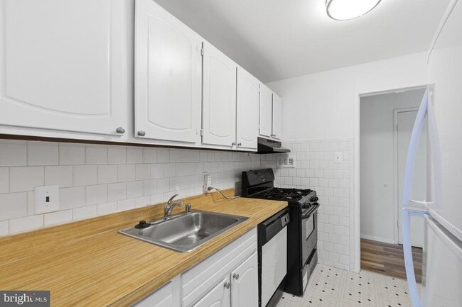 Building Photo - 7116 Donnell Pl