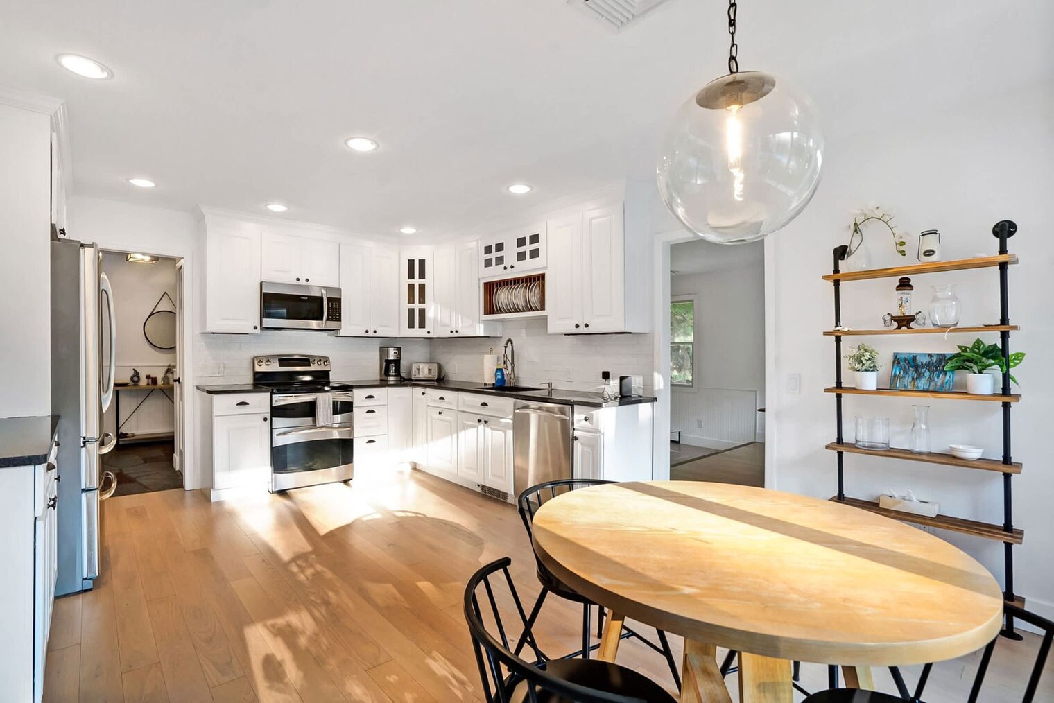 Building Photo - 450 Eastward Ct