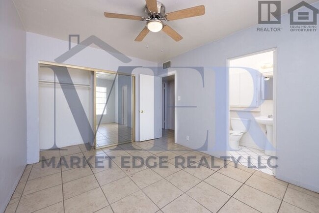Building Photo - 3Bed/2Bath House at 19th/Camelback! $1599 ...
