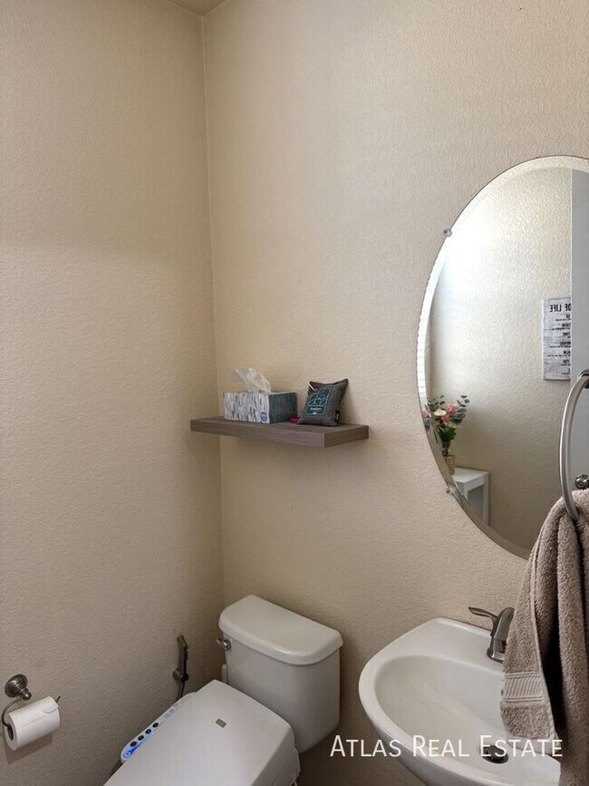 Building Photo - 14050 Hudson St