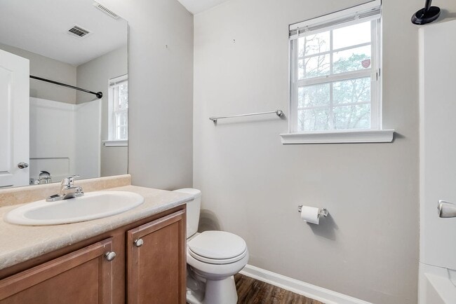 Building Photo - Charming 3BR Home/ Fenced Yard Convenient & Comfortable Living