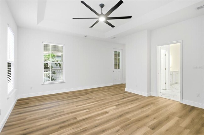 Building Photo - 912 Waterside Dr