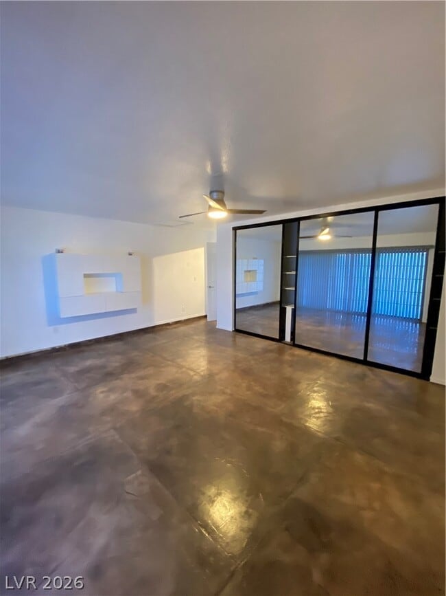 Building Photo - 2521 E Serene Ave