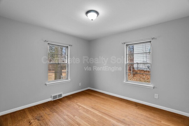 Building Photo - 9220 Leamont Dr