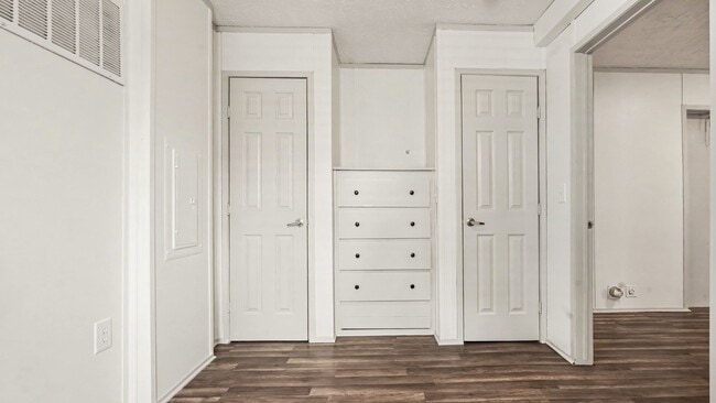 Building Photo - 25024 Twin Oaks Dr