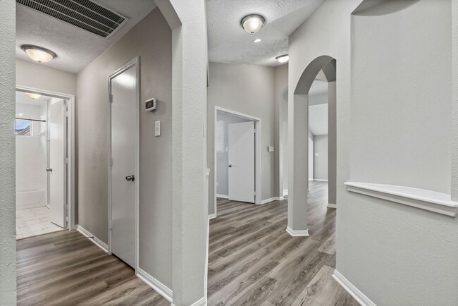 Building Photo - 20418 Cherry Haven Cir