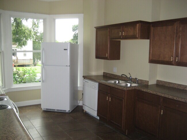 Building Photo - 230 S Dodge St