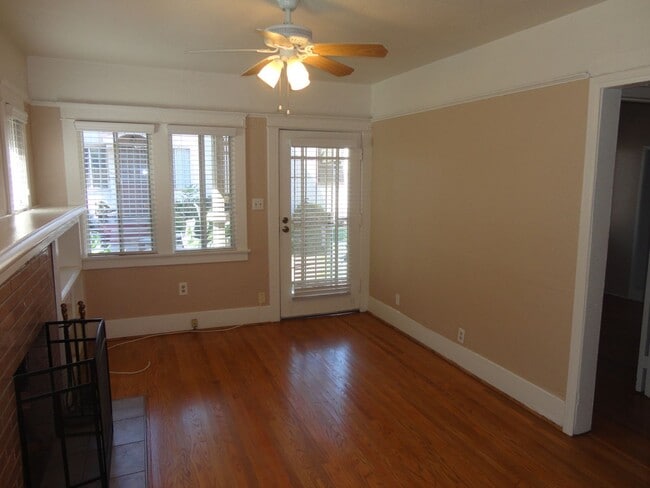 Building Photo - Two Bedroom One Bath Cottage with Hardwood Floors and Patio! Move in Special $1000 off 1st Month'...