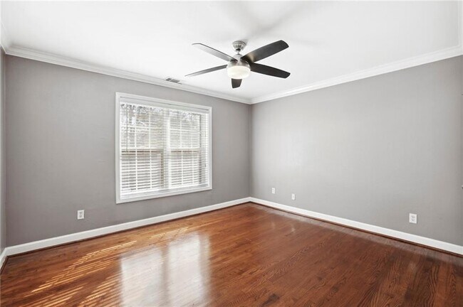 Building Photo - 885 Briarcliff Rd NE