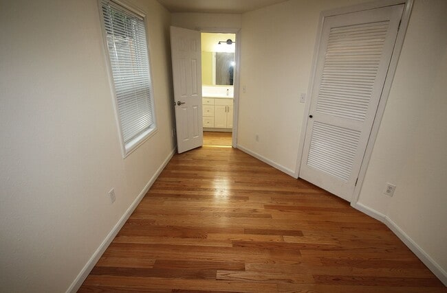Building Photo - PRIVATE 3 BED SEATTLE HOME FOR RENT W EASY COMMUTE & BIG LOT