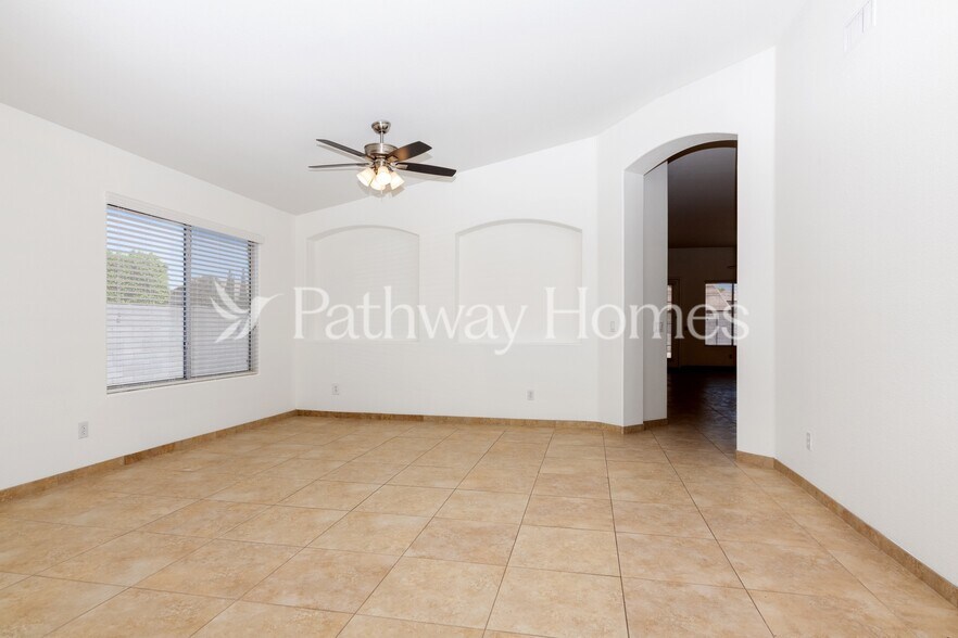 Building Photo - 520 W Musket Pl