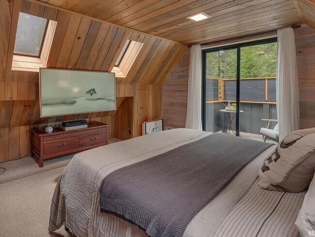 Building Photo - 4 Bedroom Single Family Home in South Lake Tahoe