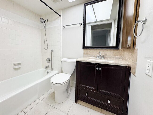 Building Photo - 2417 Magdalina Dr