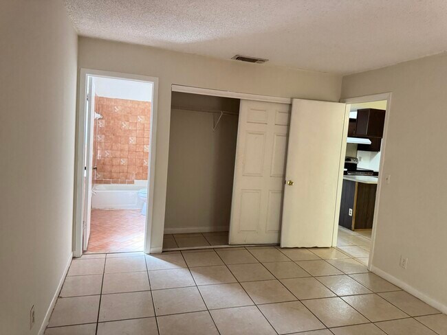 Building Photo - 1119 Goldenrod Rd