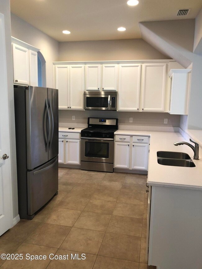 Building Photo - 3225 Sedge Dr