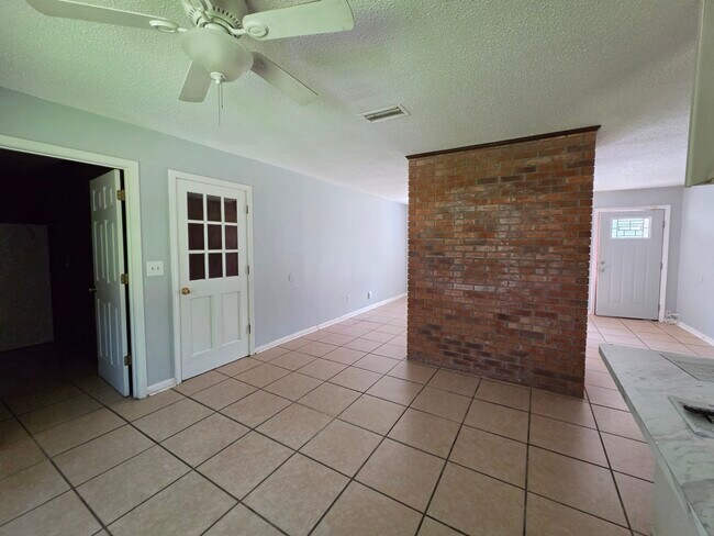 Building Photo - 504 Martha Dr