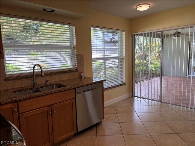 Building Photo - 5652 Eichen Cir