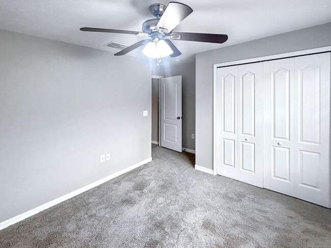 Building Photo - Beautiful 2-Bedroom Townhome with Modern A...