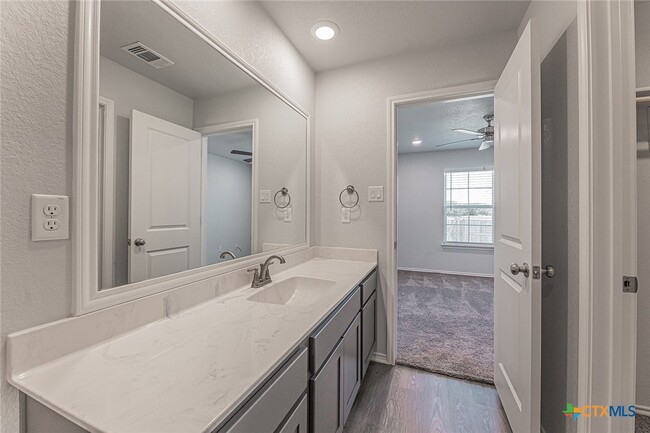 Building Photo - 1226 LEXINGTON Dr