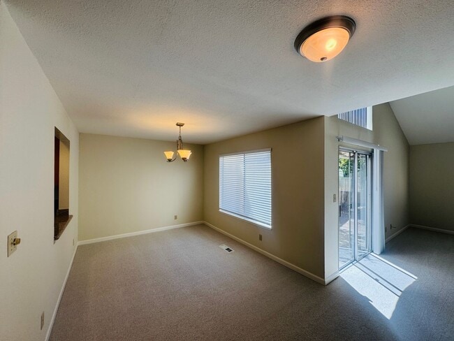 Building Photo - Spacious Townhouse in the Desired Bancroft...