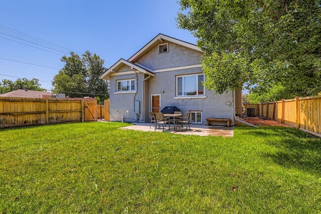 Building Photo - Highlands 2 BDR Turnkey Home