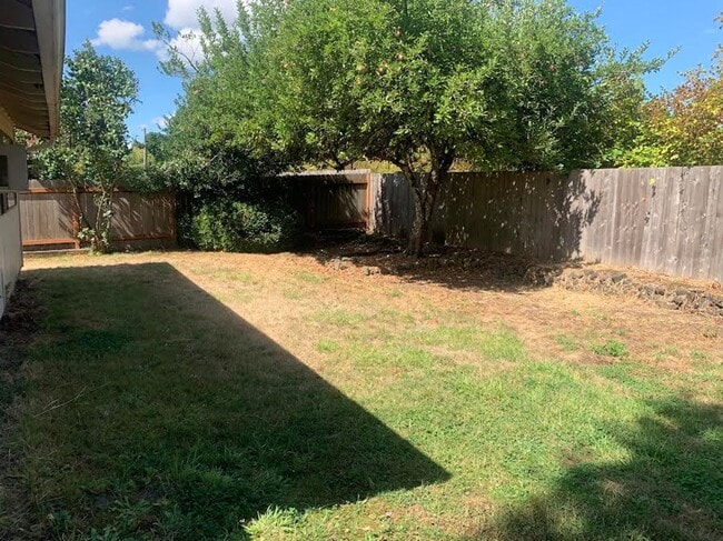 Building Photo - Single Level Near Southridge!!