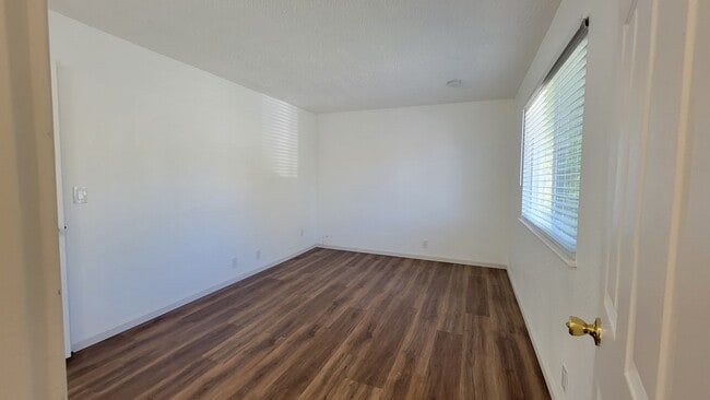 Building Photo - 847 Gilchrist Dr