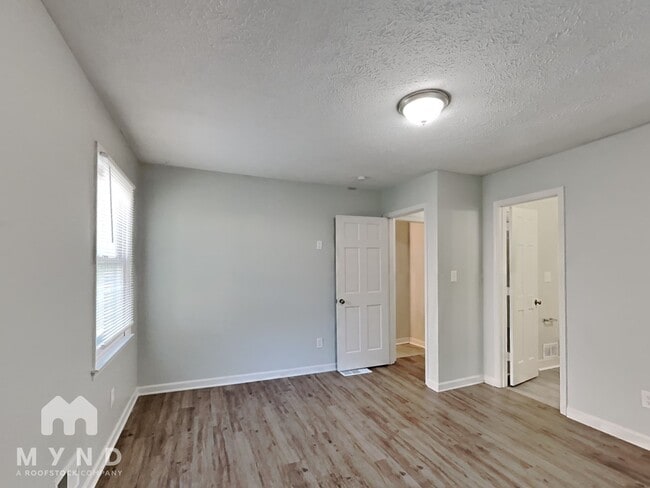 Building Photo - 1027 River Bend Ct