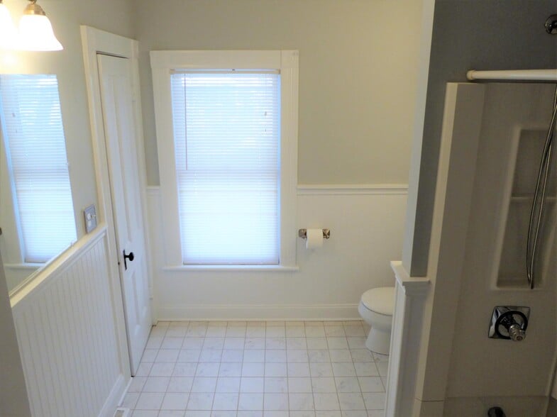 Bathroom - 56 Madison St