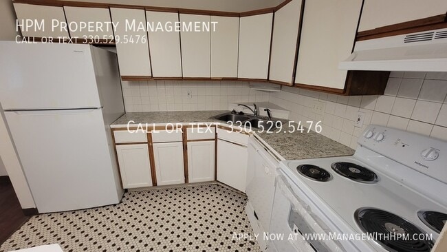 Building Photo - 725 E Waterloo Rd