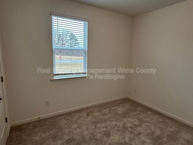 Building Photo - 403 St Clair Dr