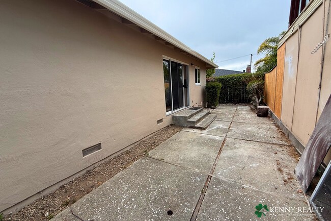 Building Photo - 37 Willow Ave